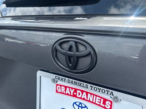 Used 2020 Toyota RAV4 XLE FWD image 31