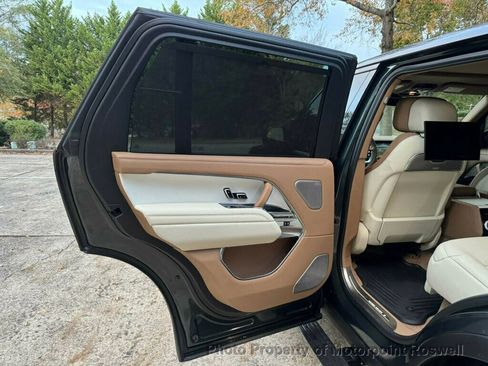 Used 2025 Land Rover Range Rover SV image 27