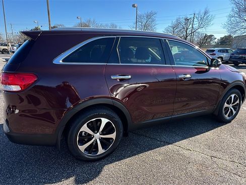 Used 2017 Kia Sorento EX image 5