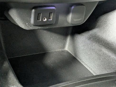 Used 2022 Chevrolet Traverse LS image 19