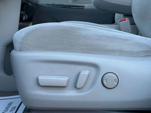 Used 2013 Toyota Sienna LE image 19