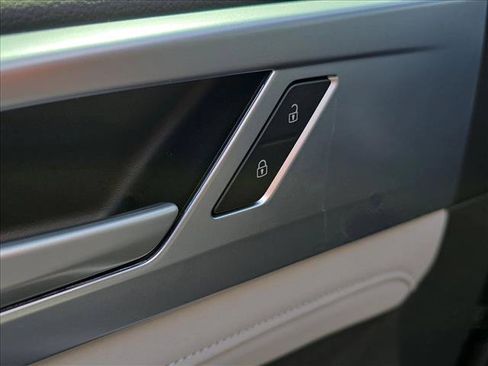 New 2026 Volkswagen Taos SE FWD image 6