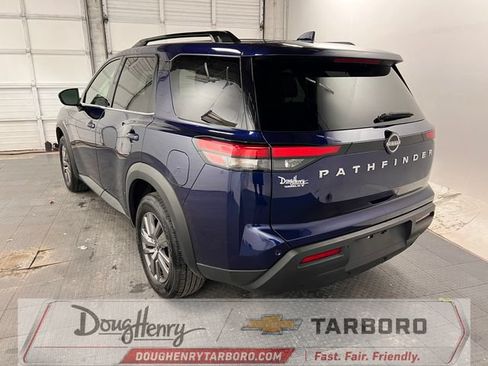 Used 2025 Nissan Pathfinder SV FWD image 3