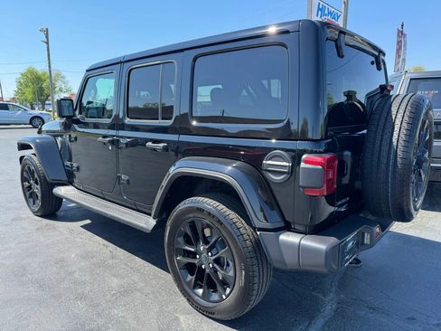 Used 2025 Jeep Wrangler Unlimited Sahara image 12