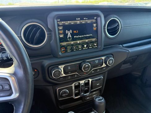 Used 2019 Jeep Wrangler Unlimited Sahara AWD/4WD image 20