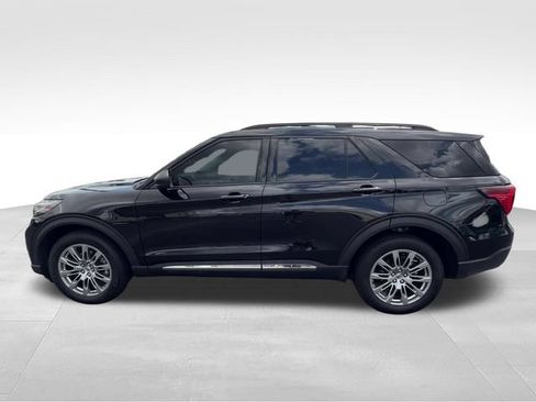 Used 2025 Ford Explorer Active w/ Active Comfort Package AWD/4WD image 3