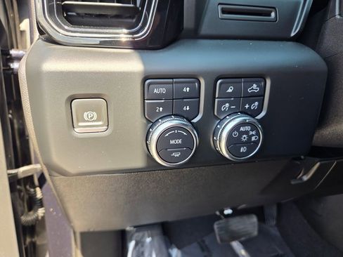 Certified 2024 GMC Sierra 2500 AT4 AWD/4WD image 23