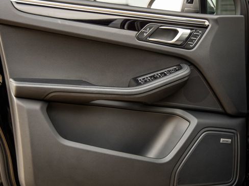 Certified 2023 Porsche Macan Turbo image 23