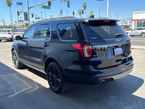 Used 2017 Ford Explorer XLT w/ Equipment Group 202A FWD image 8