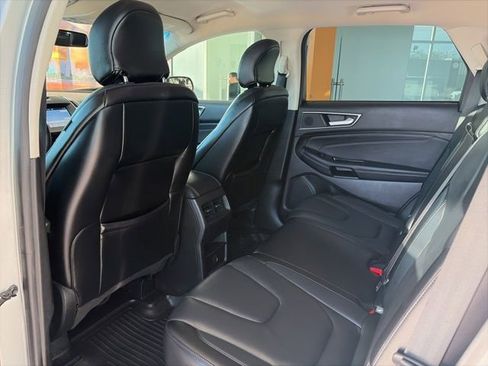 Used 2018 Ford Edge Titanium image 14