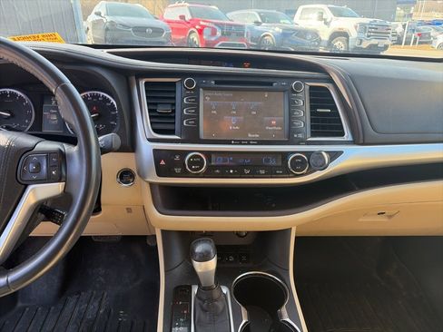 Used 2016 Toyota Highlander XLE image 13