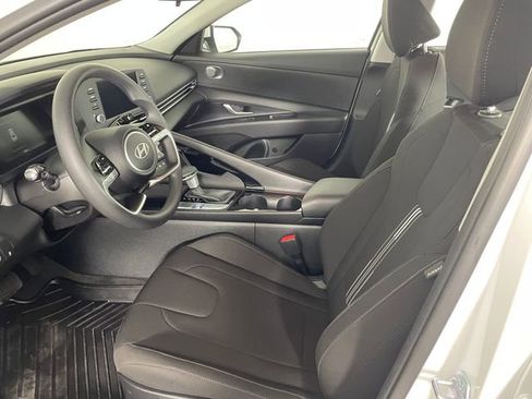 Used 2025 Hyundai Elantra Hybrid FWD image 2