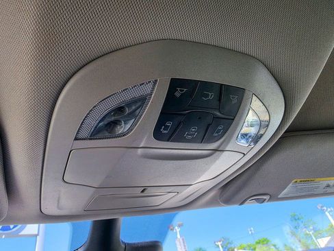 Used 2024 Chrysler Pacifica Touring-L FWD image 27