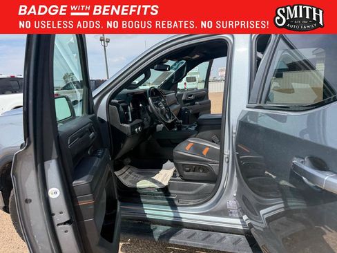 Used 2023 GMC Sierra 1500 AT4 w/ AT4 Premium Package AWD/4WD image 17
