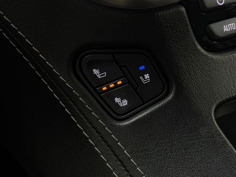 Used 2018 GMC Yukon XL SLT AWD/4WD image 5
