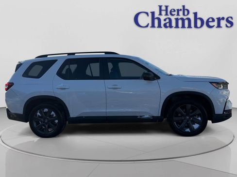 Used 2025 Honda Pilot Sport image 11