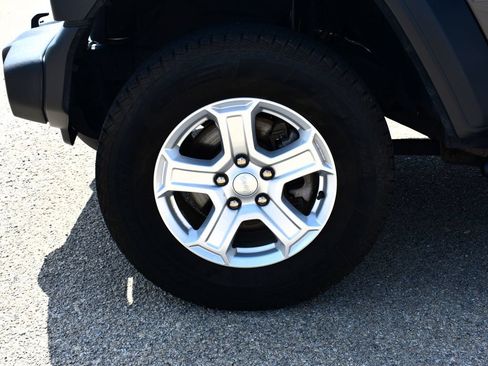 Used 2020 Jeep Wrangler Sport AWD/4WD image 6