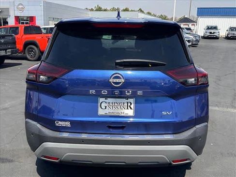Used 2023 Nissan Rogue SV image 4