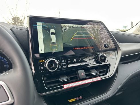 New 2026 Toyota Highlander Limited image 25