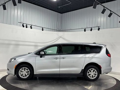 Used 2023 Chrysler Voyager LX FWD image 11