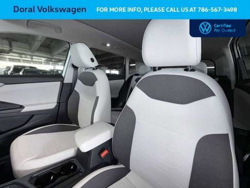 Used 2025 Volkswagen Taos SE FWD image 14