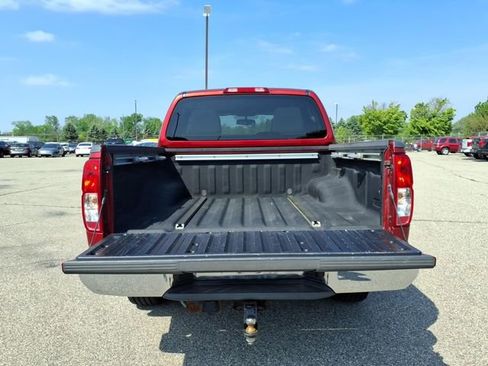 Used 2012 Nissan Frontier SV w/ SV Premium Utility Pkg AWD/4WD image 9