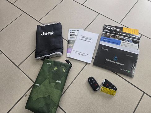 Used 2021 Jeep Grand Cherokee Limited w/ Premium Lighting Group image 31