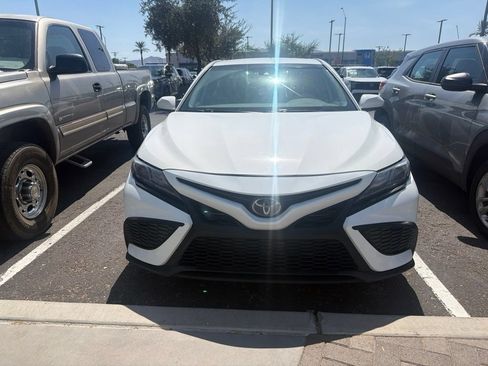 Used 2021 Toyota Camry SE FWD image 2