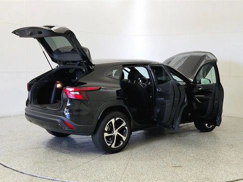 Used 2024 Chevrolet Trax RS w/ Sunroof Package FWD image 12
