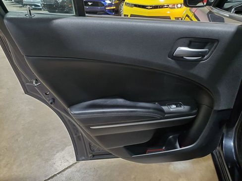Used 2019 Dodge Charger SXT w/ Leather Interior Group image 25