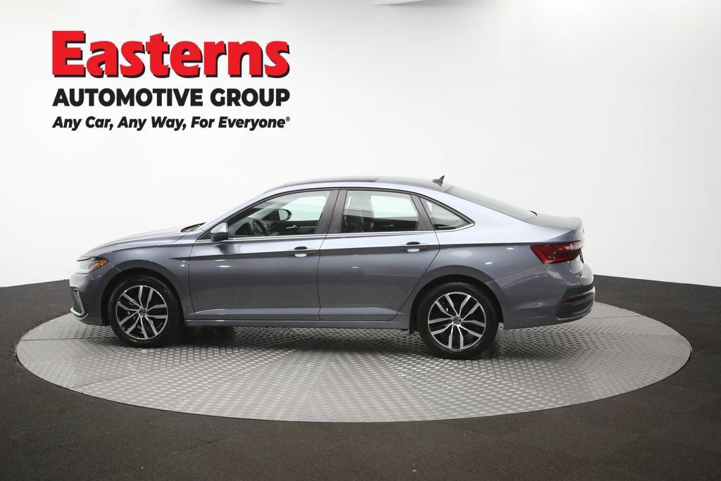 Used 2025 Volkswagen Jetta SE FWD image 59