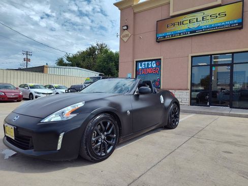 Used 2015 Nissan 370Z Roadster RWD image 7