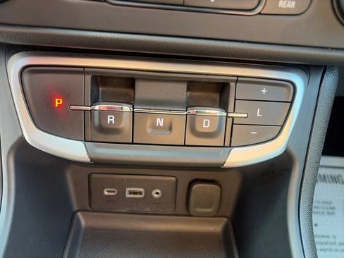 Used 2024 GMC Terrain SLE AWD/4WD image 23