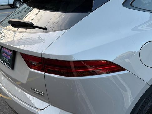 Used 2018 Jaguar E-PACE SE image 26