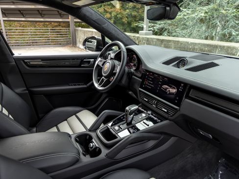 Certified 2023 Porsche Cayenne Turbo GT AWD/4WD image 60