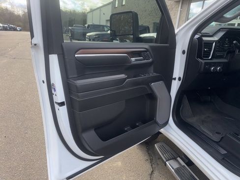 Used 2024 GMC Sierra 3500 Denali w/ Denali Reserve Package image 20