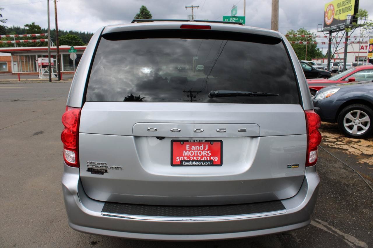 Used 2016 Dodge Grand Caravan R/T FWD image 5