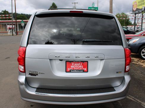 Used 2016 Dodge Grand Caravan R/T FWD image 5