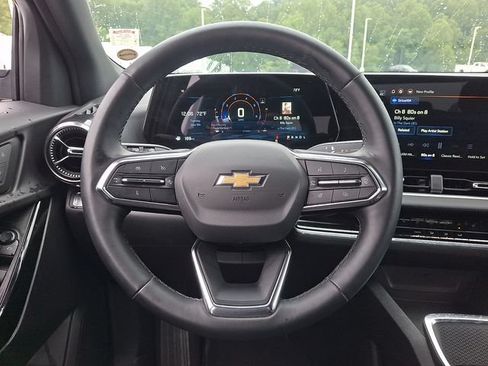 Used 2025 Chevrolet Equinox LT FWD image 19