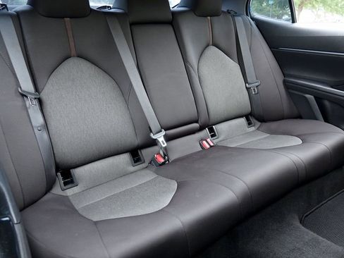 Used 2019 Toyota Camry LE FWD image 10
