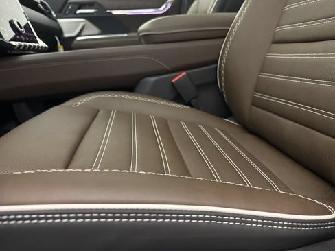 New 2026 GMC Acadia Denali Ultimate w/ LPO, All-Weather Package AWD/4WD image 23