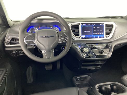 New 2026 Chrysler Pacifica Select AWD/4WD image 16