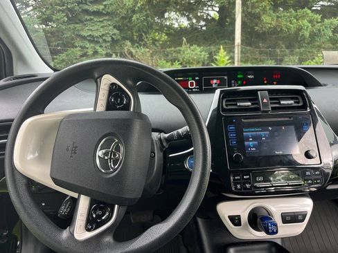 Used 2017 Toyota Prius Two w/ Prius Two Safety Plus Package FWD image 7
