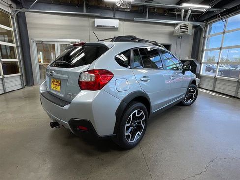 Used 2017 Subaru Crosstrek 2.0i Premium w/ Moonroof Package image 5