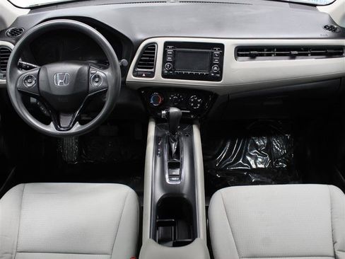 Used 2020 Honda HR-V LX image 9