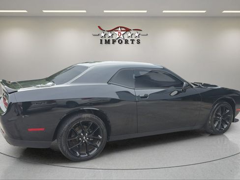 Used 2018 Dodge Challenger SXT RWD image 6