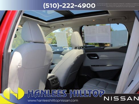 Used 2023 Nissan Rogue SL w/ SL Premium Package image 12