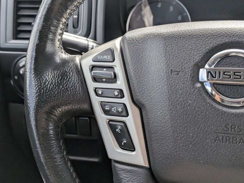 Used 2022 Nissan Titan SV w/ SV Convenience Package AWD/4WD image 20