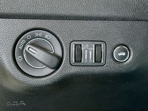 Used 2022 Chrysler 300 Touring w/ Sport Appearance Package image 16