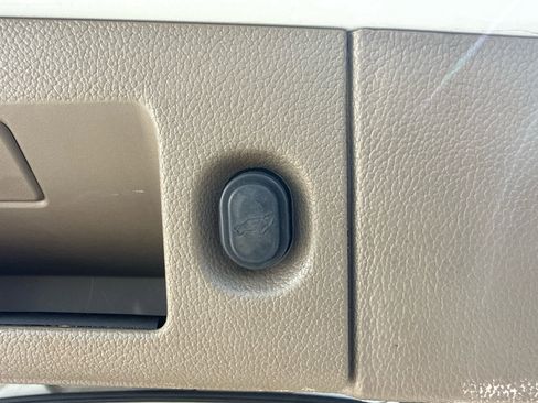 Used 2018 Chevrolet Suburban LT image 23